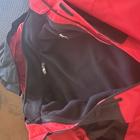 Kids red North Face coat - Picture 3 of 7